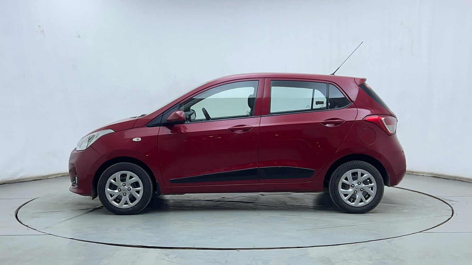 Used 2017 Hyundai Grand i10 Magna AT 1.2 Kappa VTVT Petrol Automatic exterior LEFT SIDE VIEW