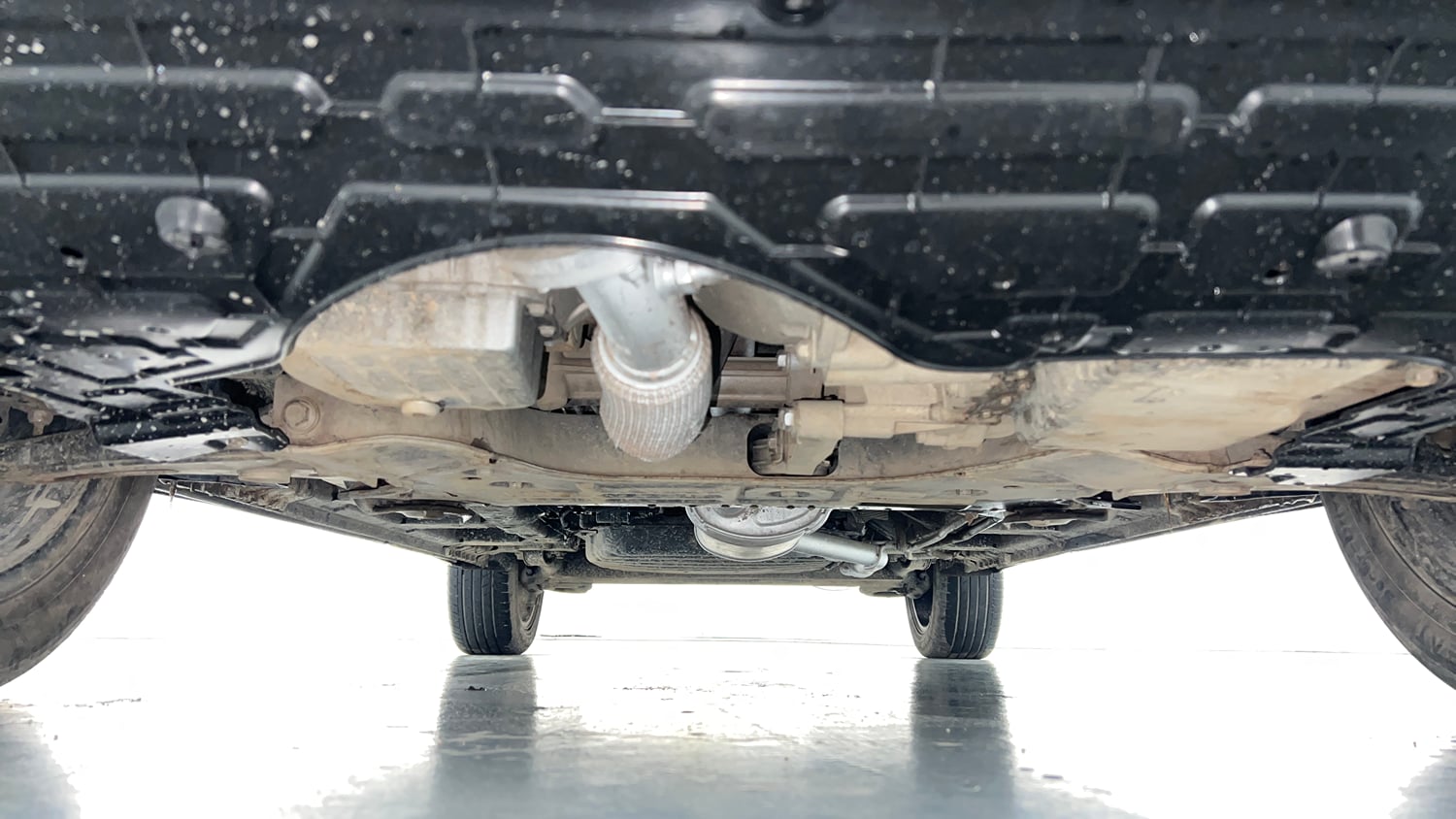 Used 2023 MG Motors Hector Plus Savvy Pro 1.5 Turbo Petrol CVT 7 STR Petrol Automatic extra FRONT LEFT UNDERBODY VIEW