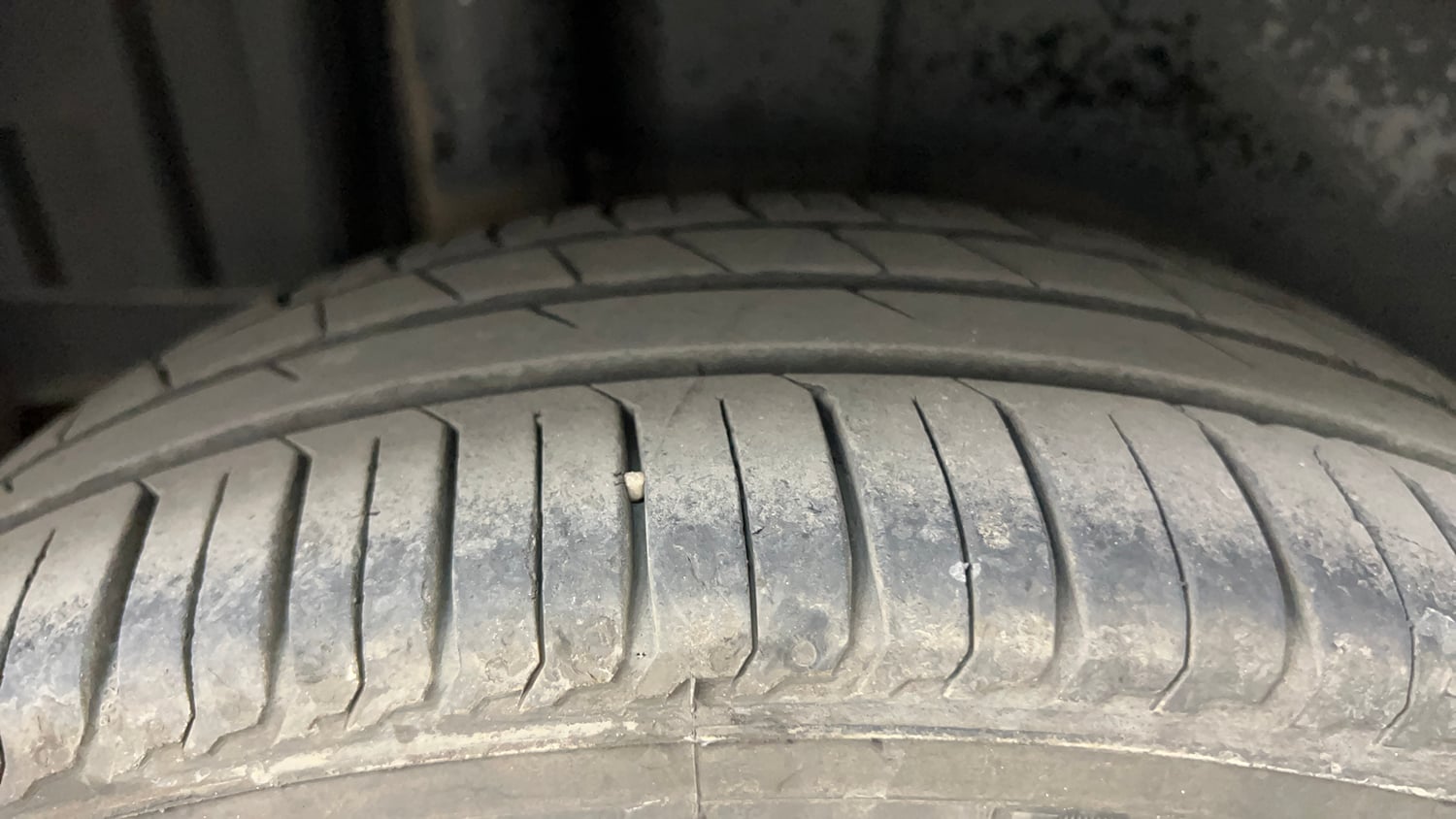 Used 2015 Maruti Suzuki Swift ZDi Diesel Manual tyres RIGHT REAR TYRE TREAD VIEW