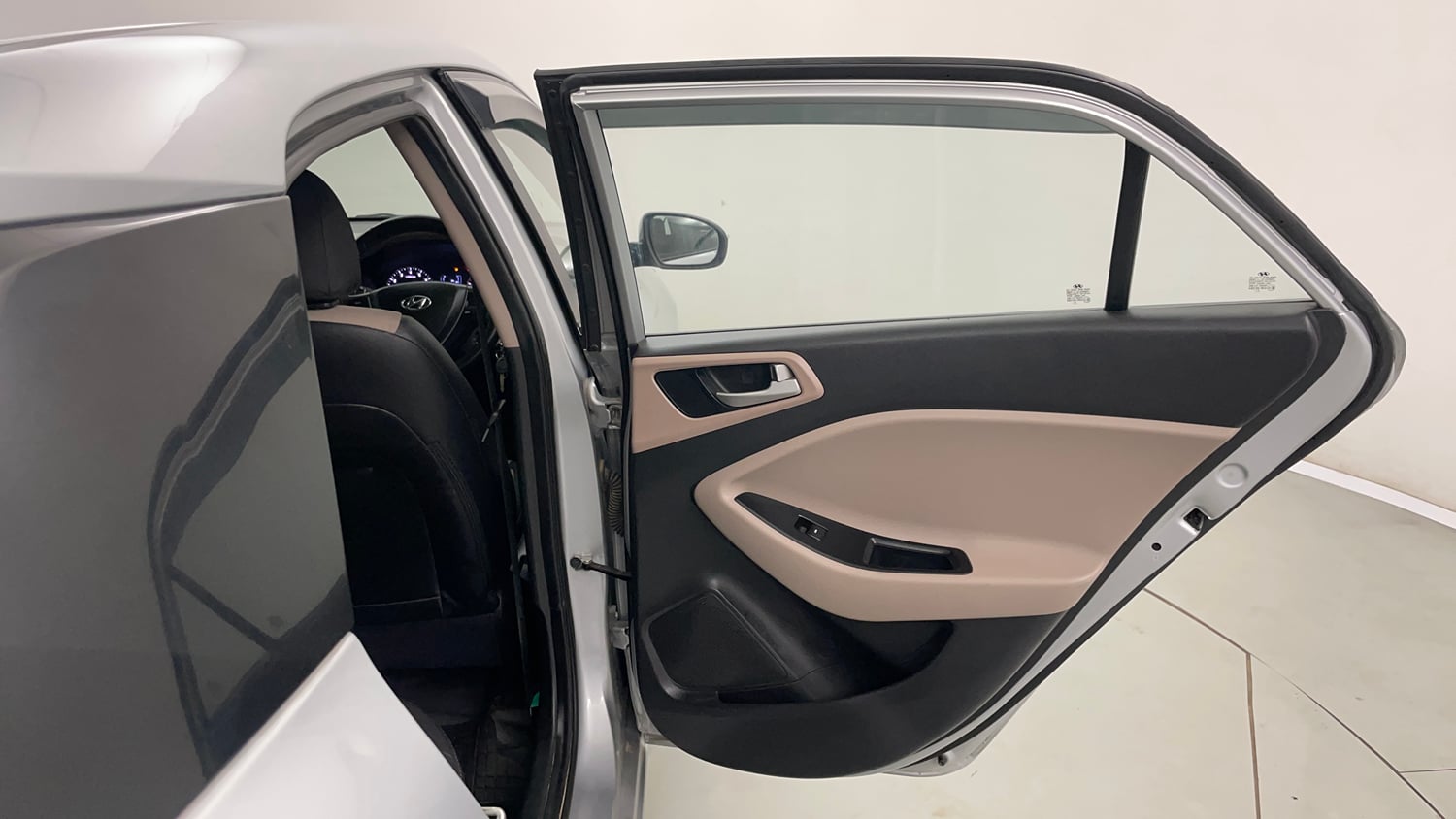 Used 2020 Hyundai Elite i20 Sportz Plus 1.2 Petrol Manual interior RIGHT REAR DOOR OPEN VIEW