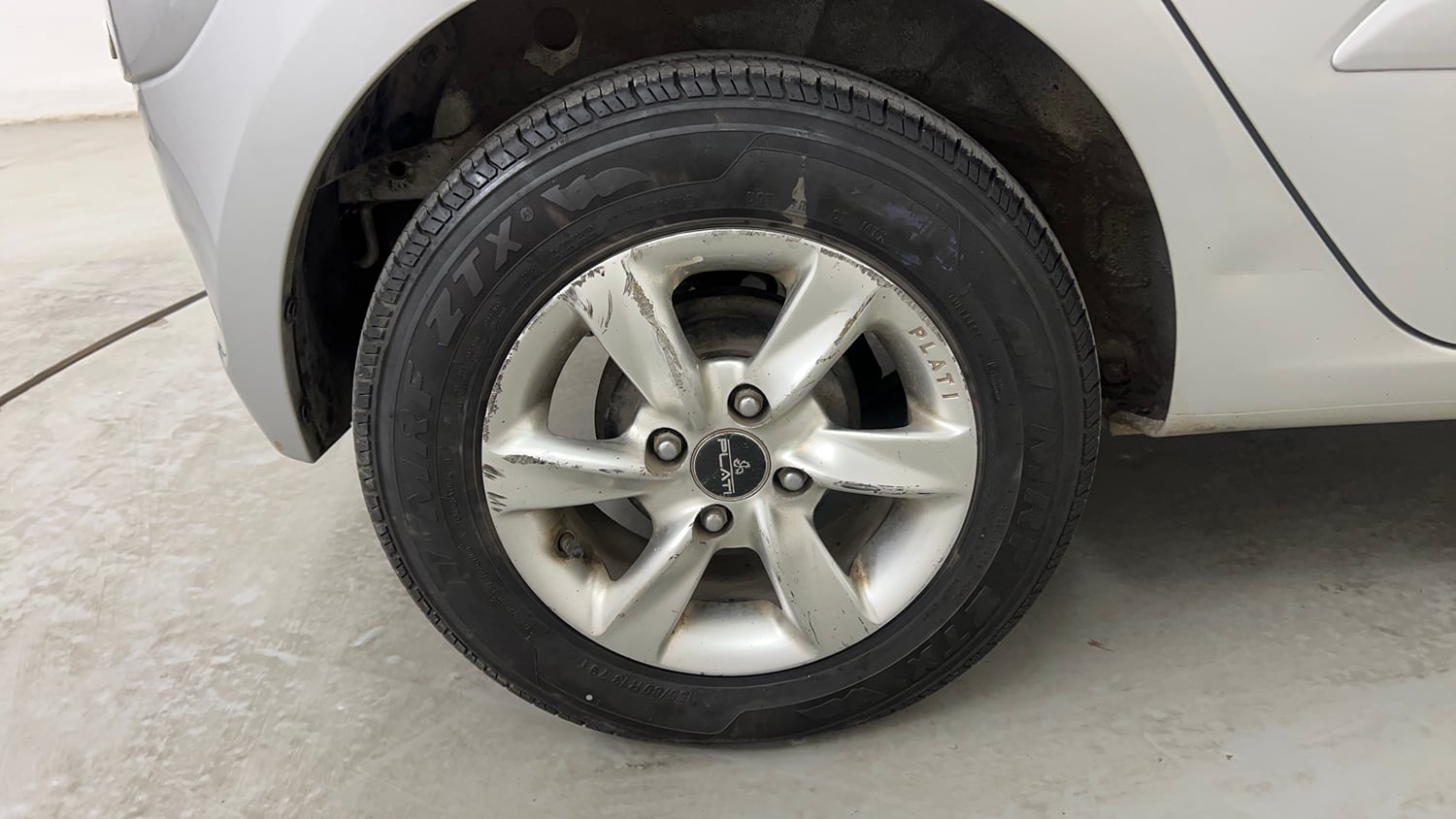 Used 2013 Hyundai i10 Sportz 1.2 AT Kappa2 Petrol Automatic tyres RIGHT REAR TYRE RIM VIEW