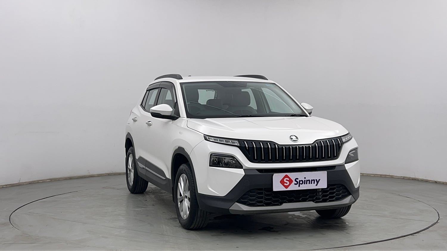 Used 2025 Skoda Kylaq Signature Plus AT Petrol Automatic exterior RIGHT FRONT CORNER VIEW