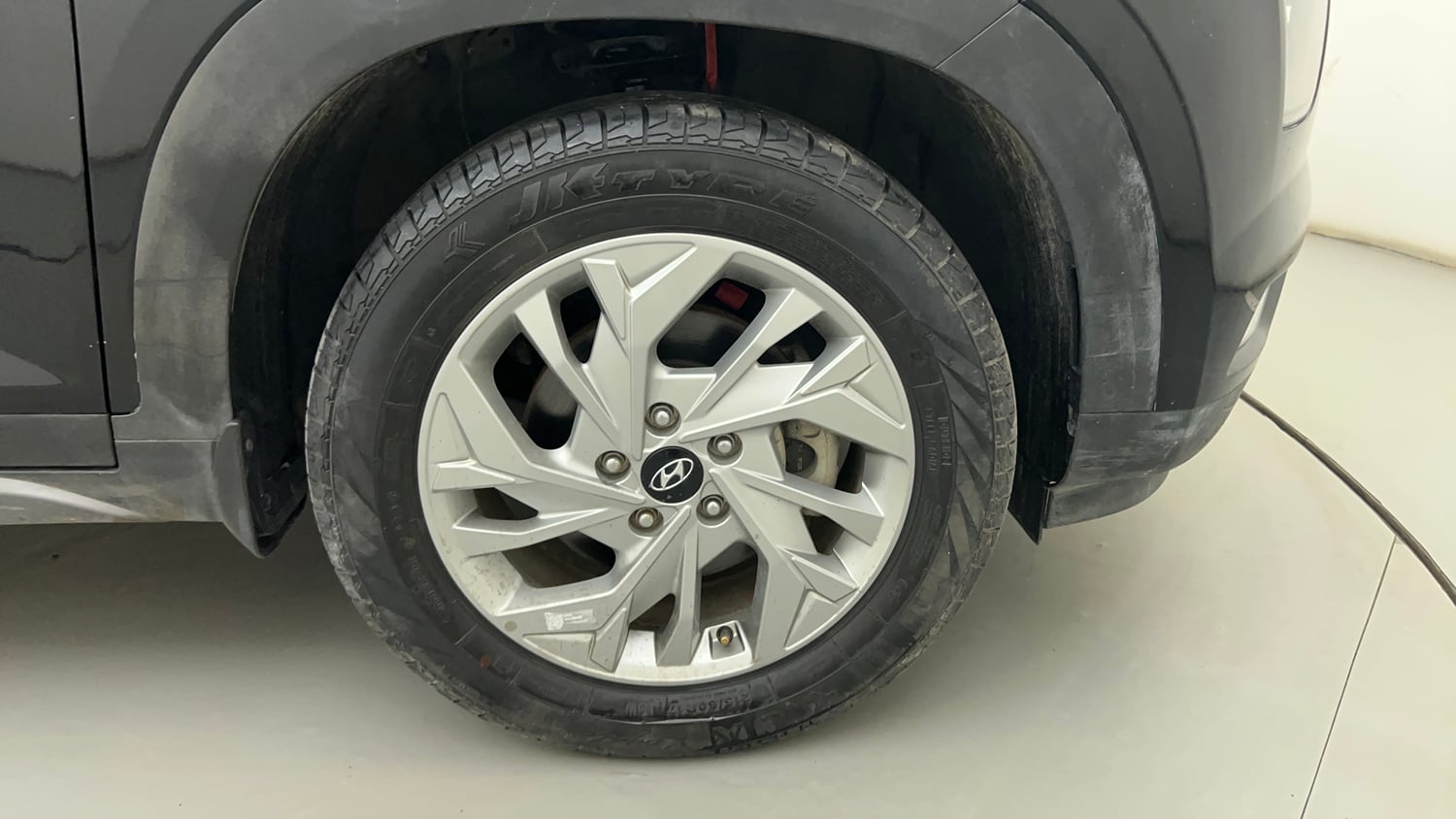Used 2023 Hyundai Creta SX 1.5 Petrol Petrol Manual tyres RIGHT FRONT TYRE RIM VIEW