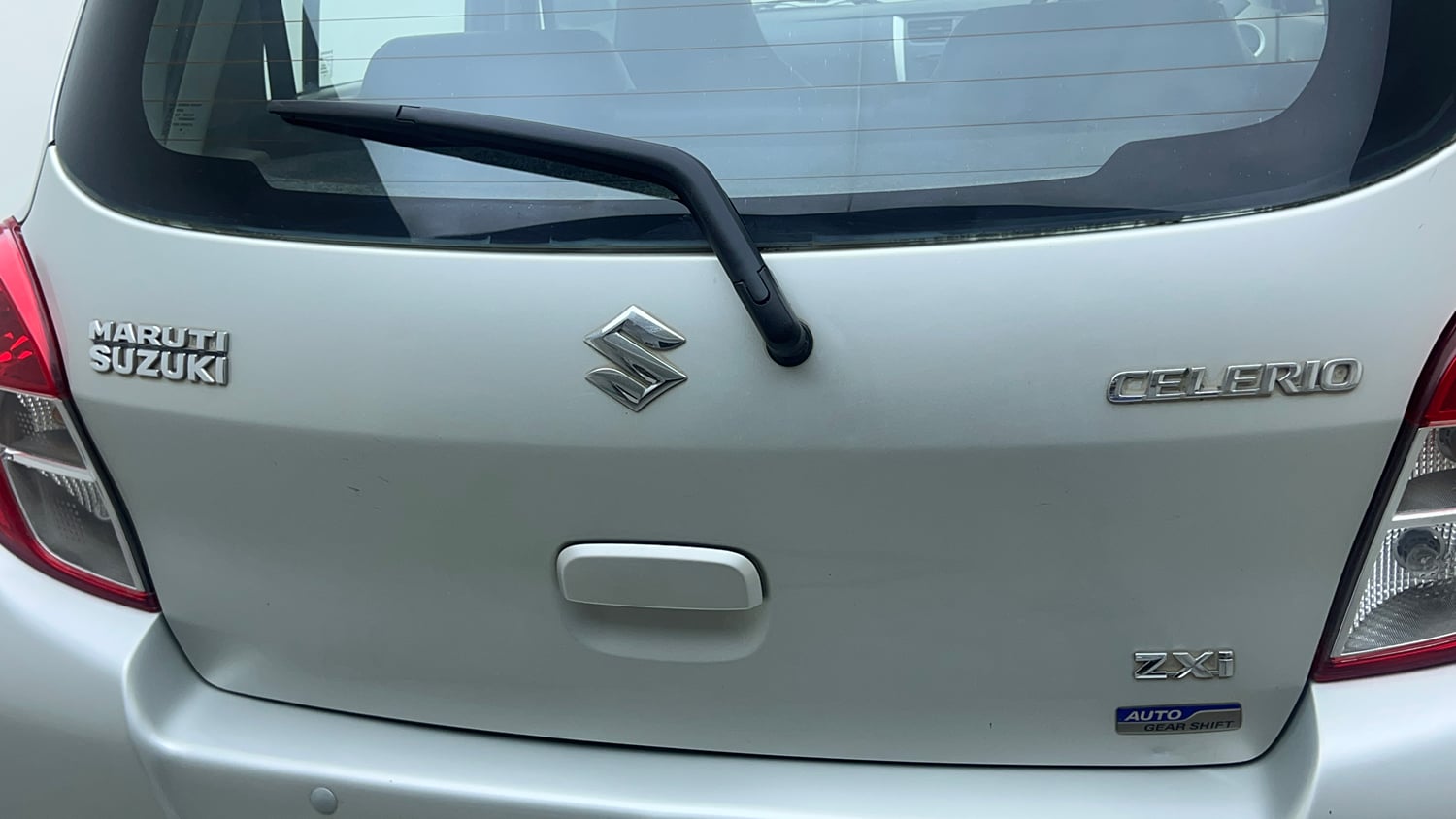 Used 2016 Maruti Suzuki Celerio ZXi AMT Petrol Automatic dents MINOR DENT
