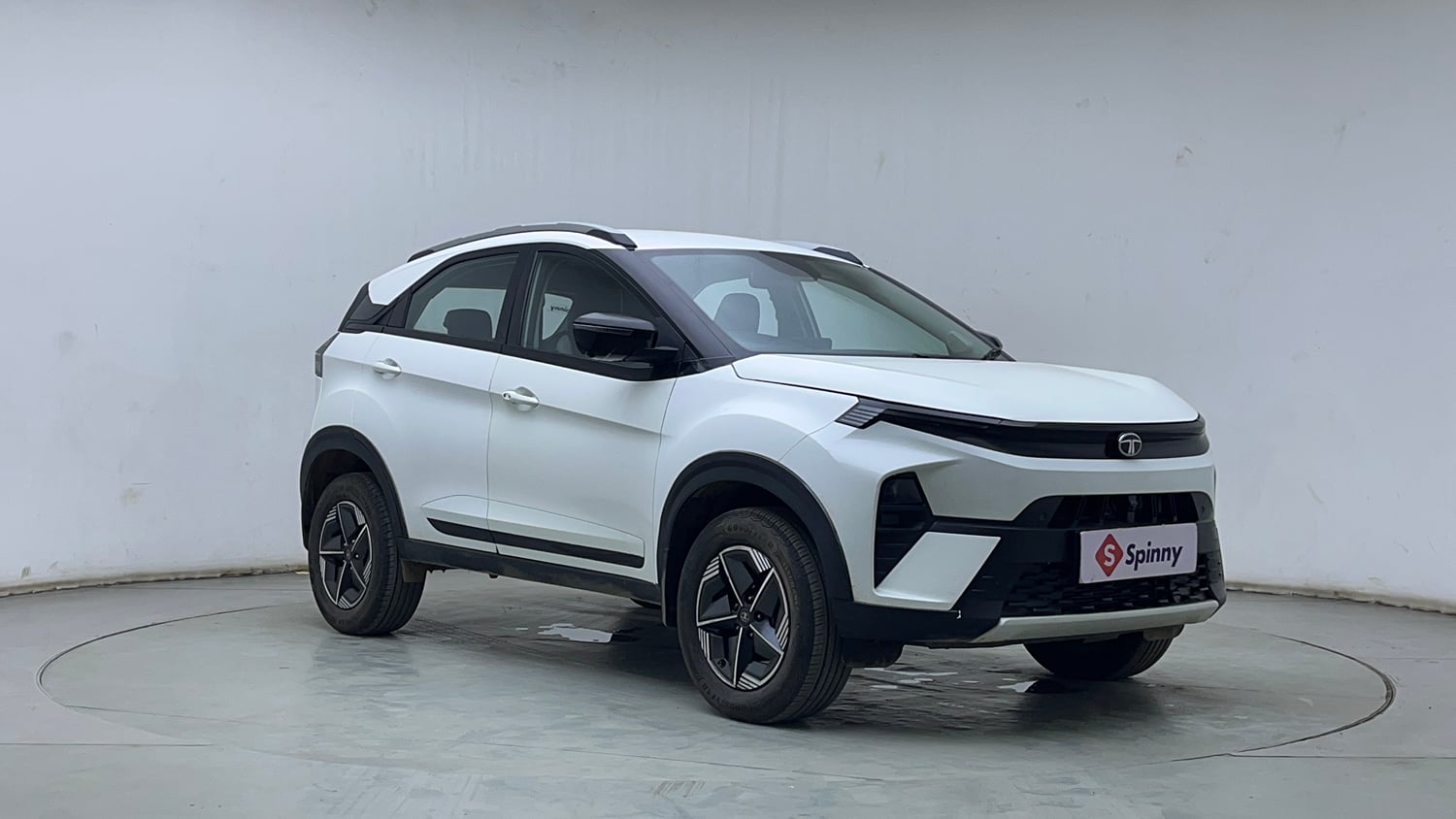 Used 2024 Tata Nexon Creative Plus 1.2 Revotron Petrol 6MT Petrol Manual exterior RIGHT FRONT CORNER VIEW