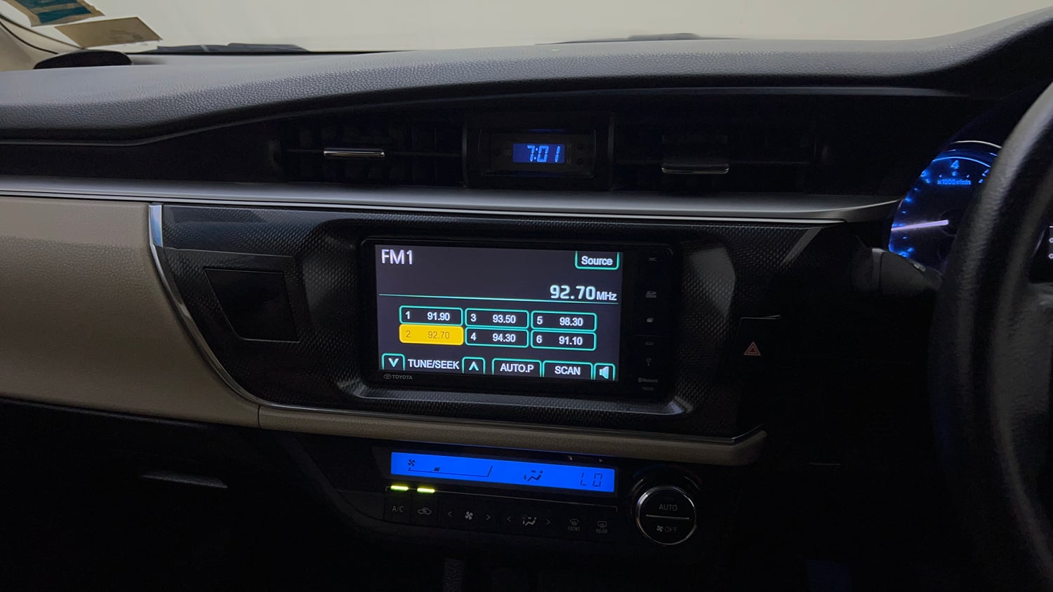 Used 2015 Toyota Corolla Altis G Petrol Petrol Manual top_features Integrated (in-dash) music system