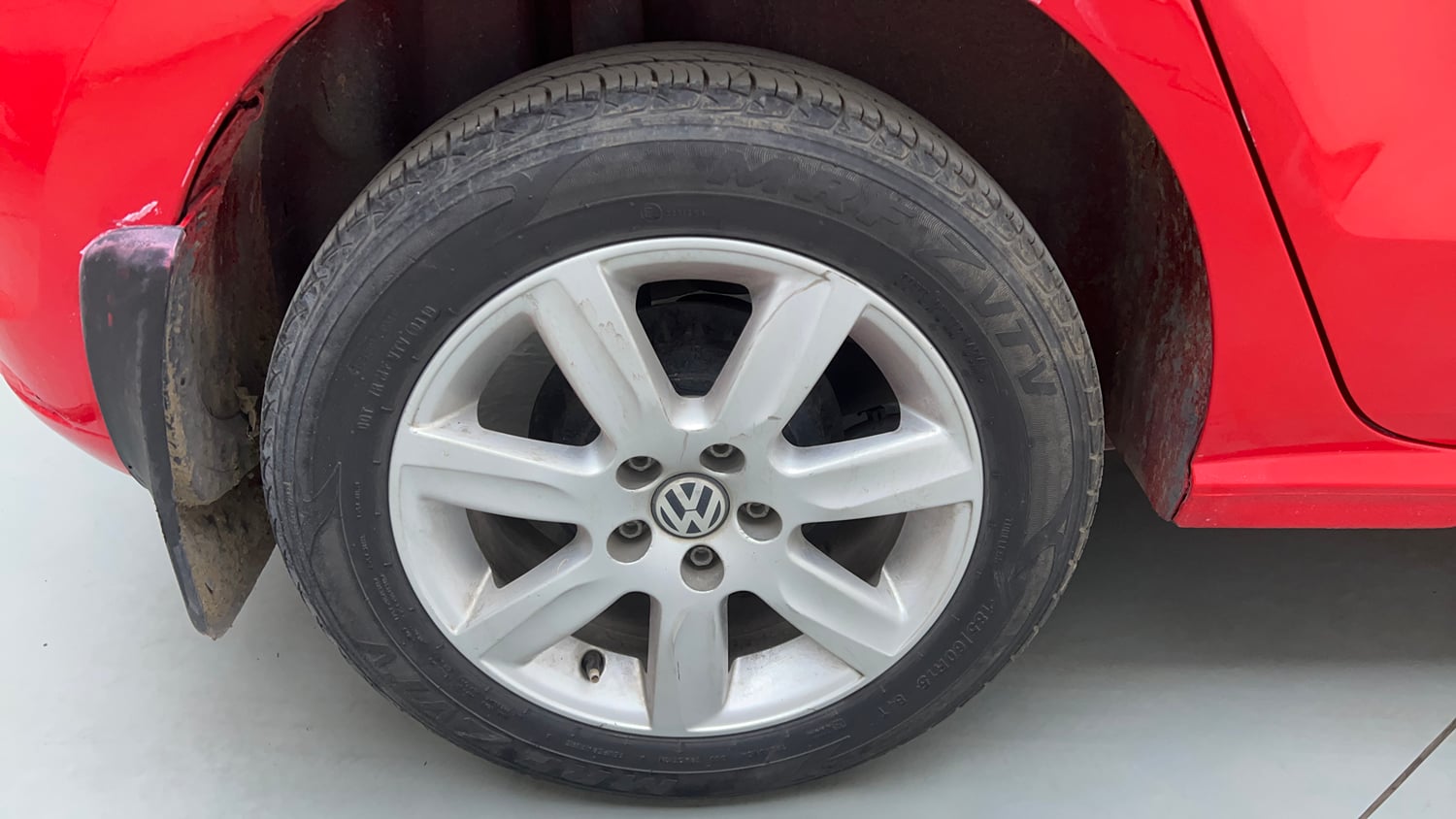 Used 2019 Volkswagen Polo Comfortline 1.0L (P) Petrol Manual tyres RIGHT REAR TYRE RIM VIEW