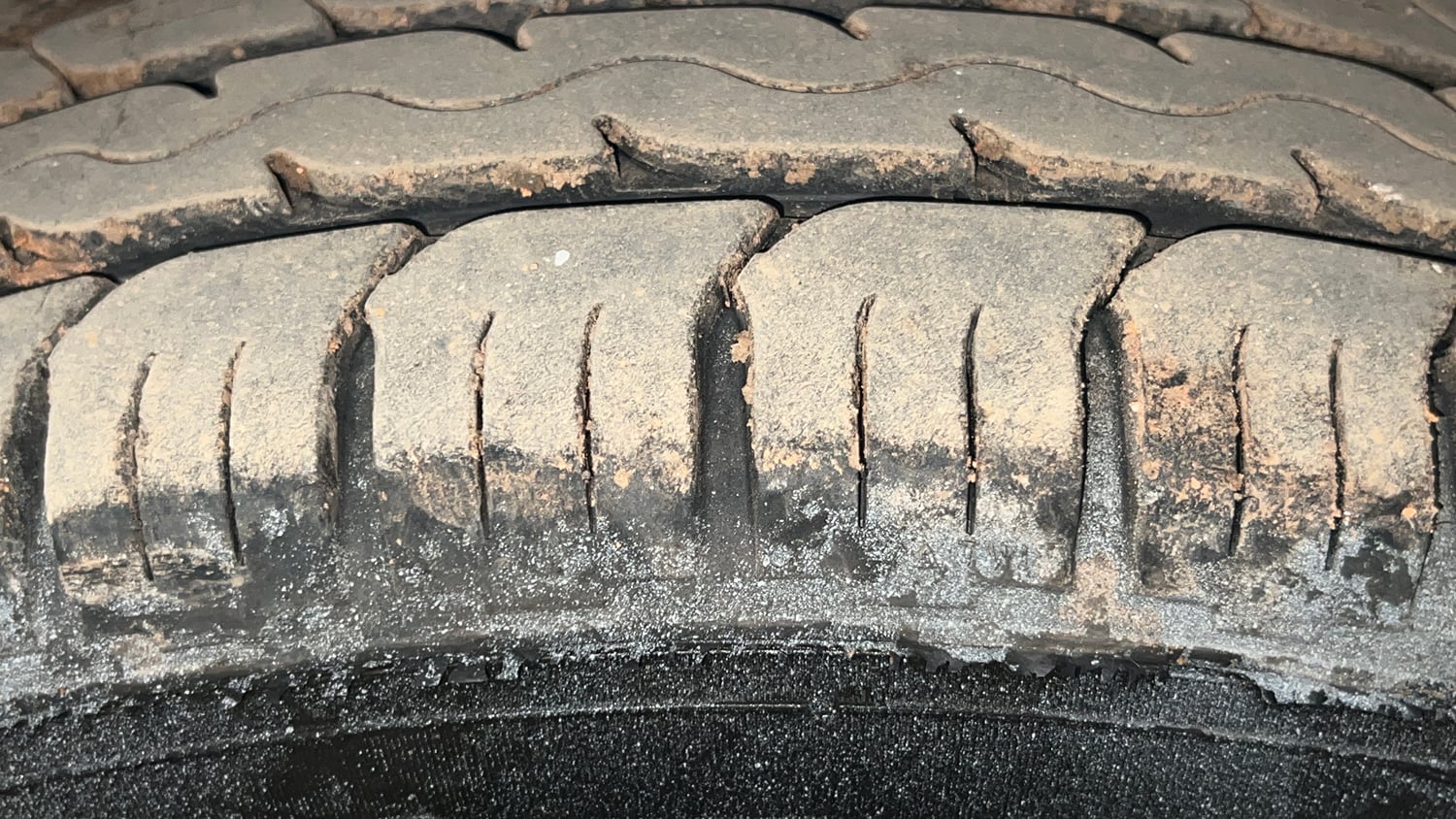 Used 2019 Maruti Suzuki Baleno Delta Petrol Manual tyres LEFT FRONT TYRE TREAD VIEW