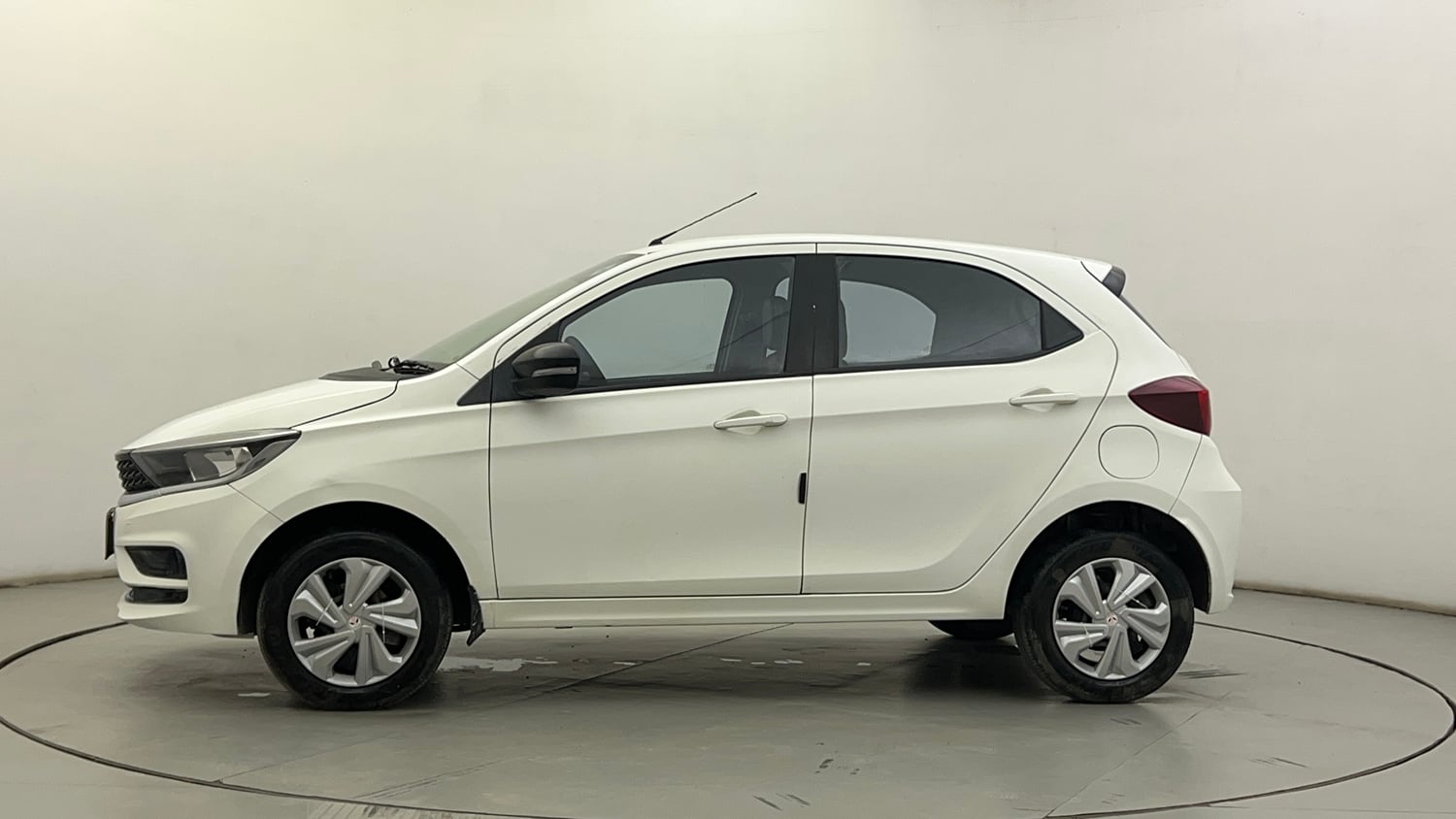 Used 2024 Tata Tiago XT CNG Cng Manual exterior LEFT SIDE VIEW