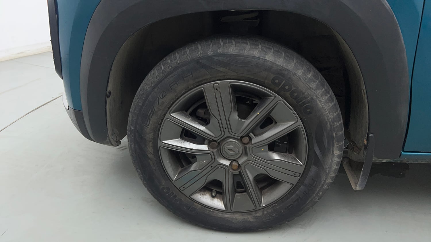 Used 2021 Renault Kwid CLIMBER 1.0 AMT Opt Petrol Automatic tyres LEFT FRONT TYRE RIM VIEW