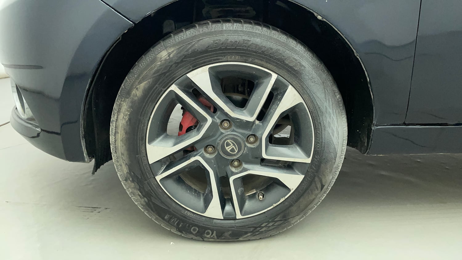 Used 2019 Tata Tigor Revotron XZA Petrol Automatic tyres LEFT FRONT TYRE RIM VIEW
