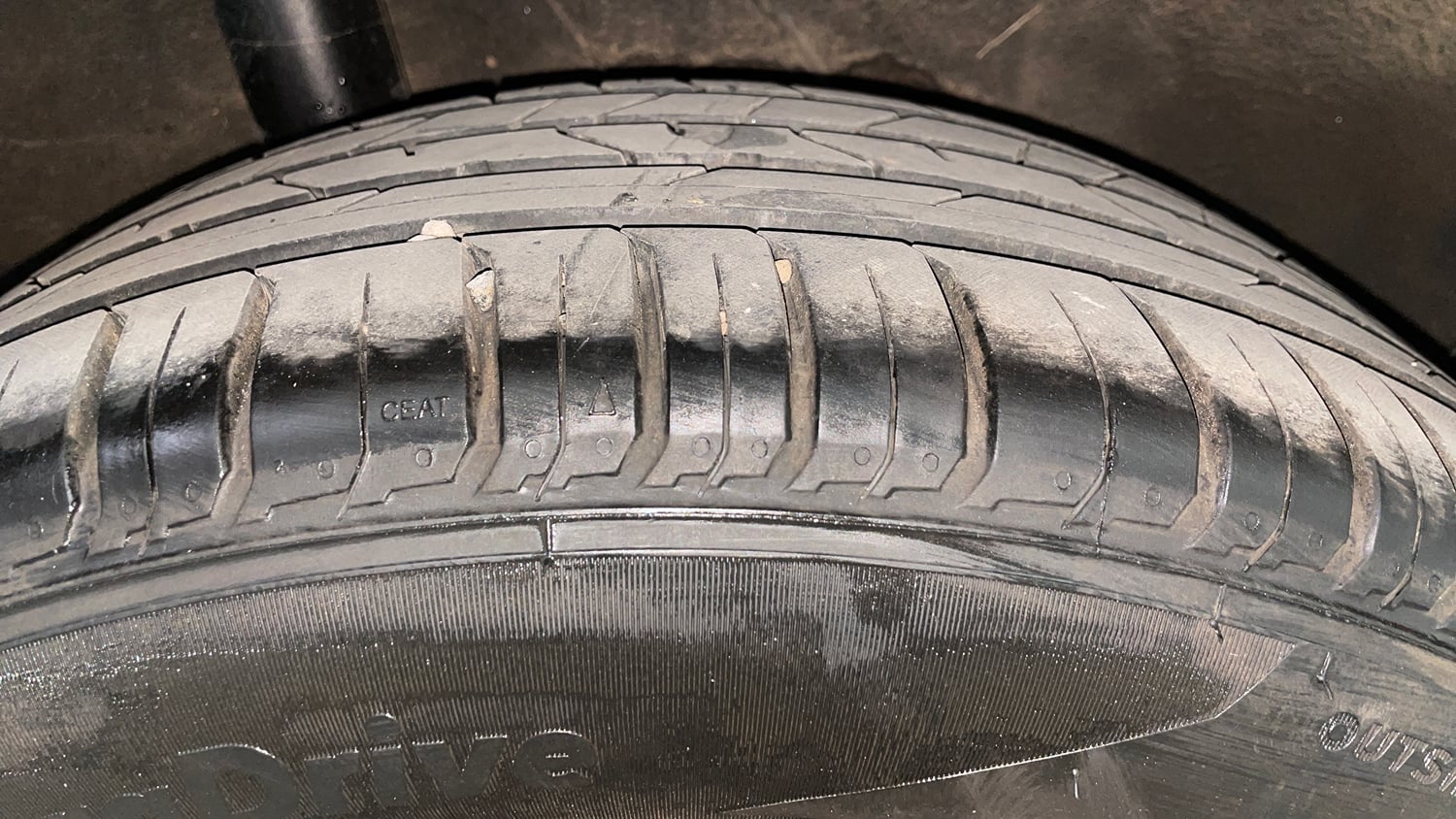 Used 2023 Hyundai Venue SX (O) 1.5 CRDi Diesel Manual tyres RIGHT REAR TYRE TREAD VIEW