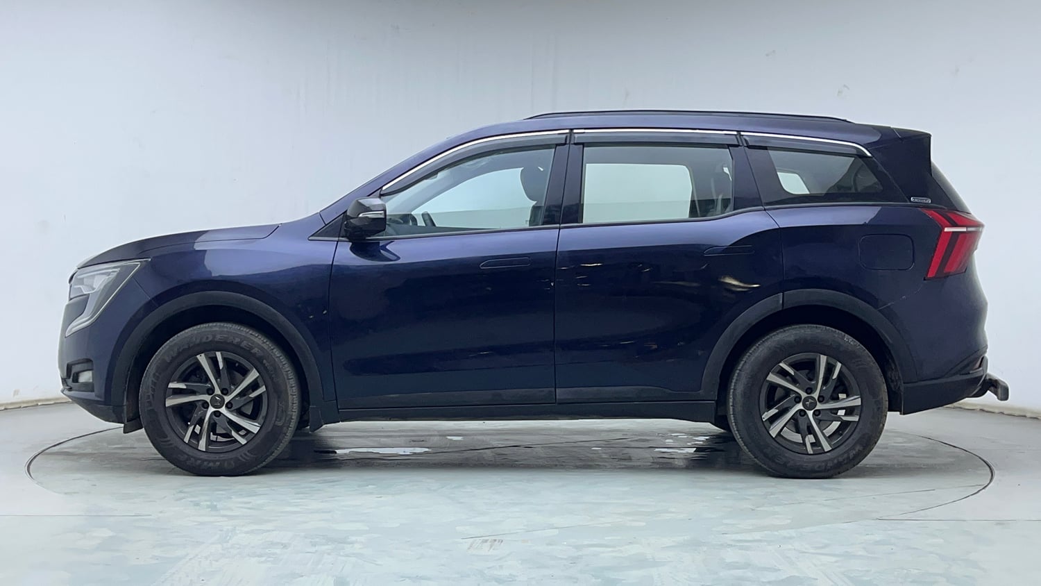 Used 2022 Mahindra XUV700 AX 5 Diesel MT 7 STR Diesel Manual exterior LEFT SIDE VIEW