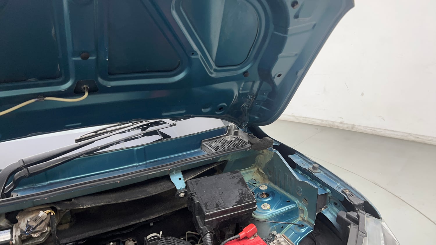 Used 2021 Renault Kwid CLIMBER 1.0 AMT Opt Petrol Automatic engine ENGINE LEFT SIDE HINGE & APRON VIEW
