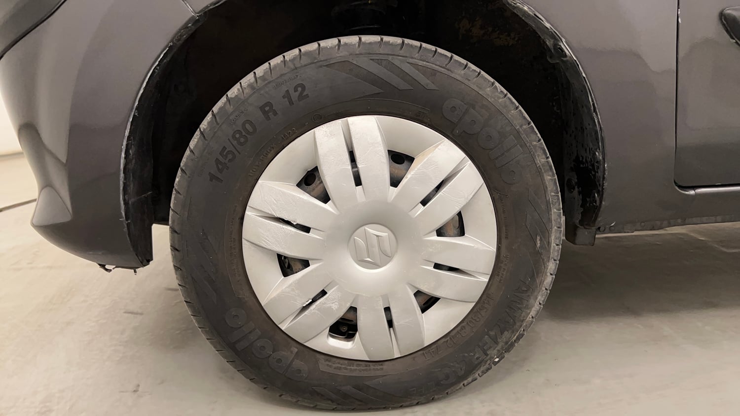 Used 2015 Maruti Suzuki Alto 800 Lxi Petrol Manual tyres LEFT FRONT TYRE RIM VIEW