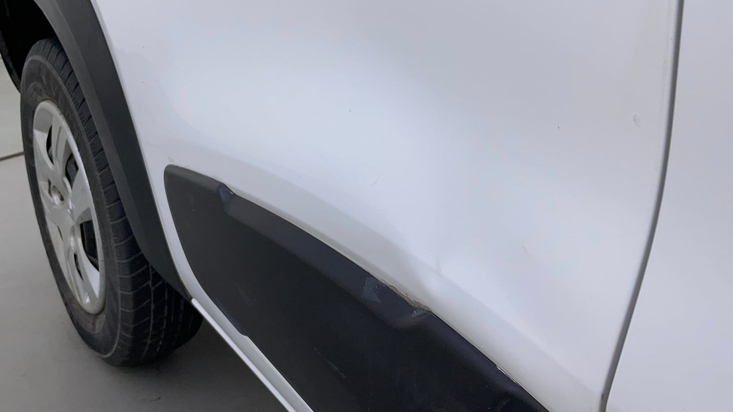 Used 2015 Renault Kwid RXT Petrol Manual dents MINOR DENT