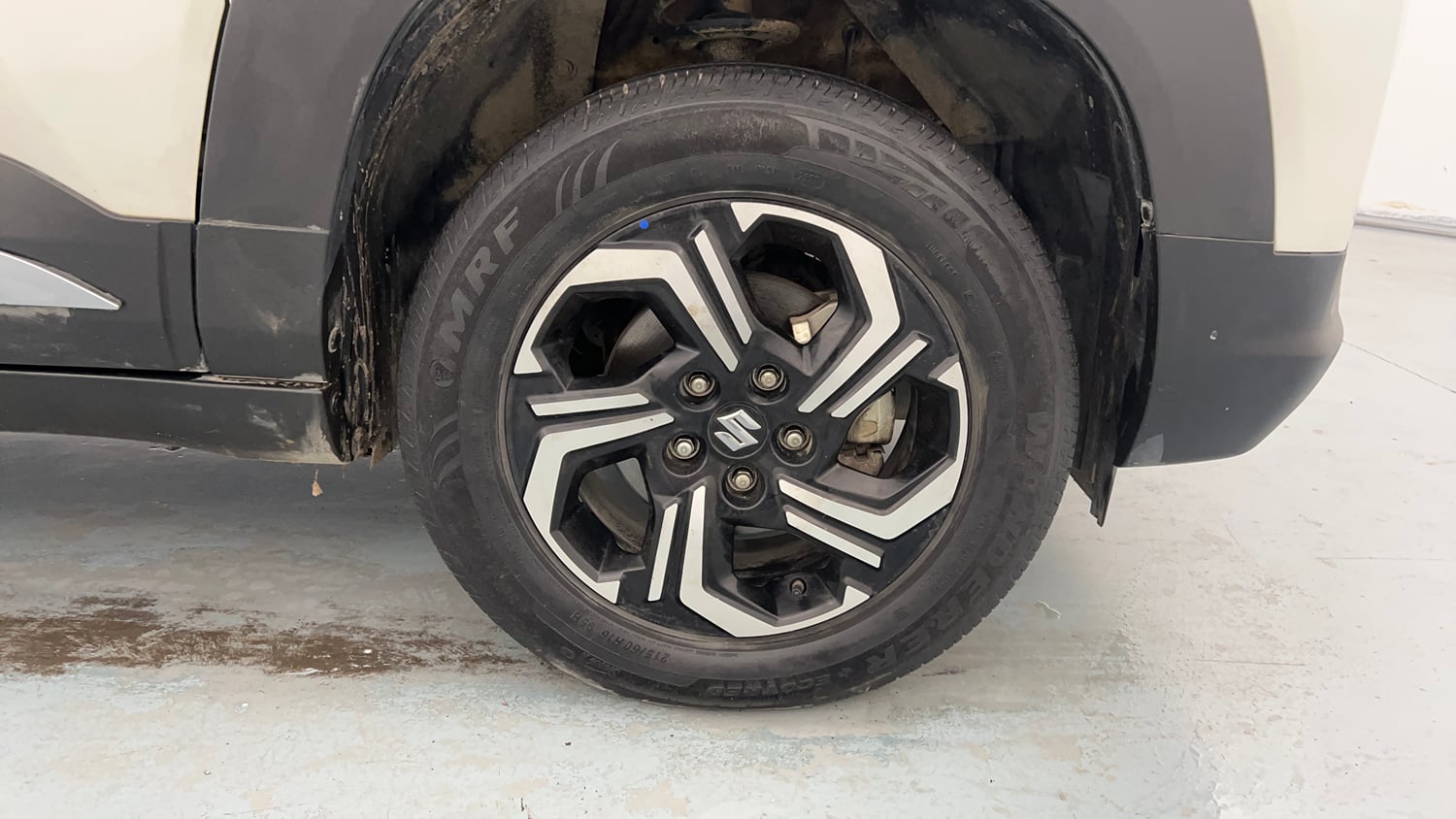 Used 2023 Maruti Suzuki Brezza ZXi Plus Petrol Manual tyres RIGHT FRONT TYRE RIM VIEW