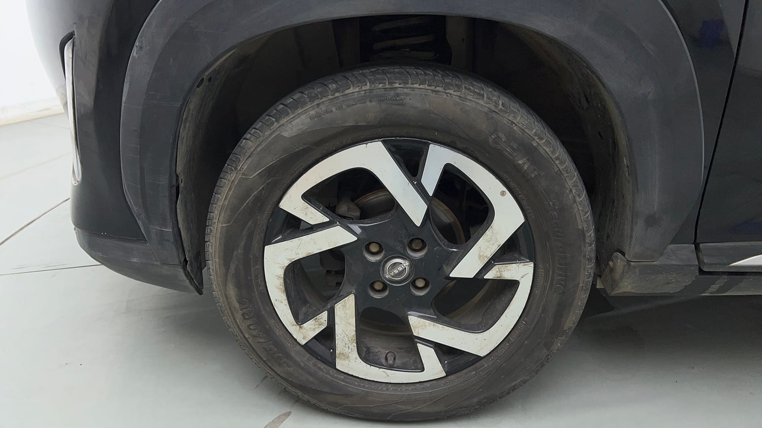 Used 2022 Nissan Magnite XV Premium Turbo CVT Petrol Automatic tyres LEFT FRONT TYRE RIM VIEW