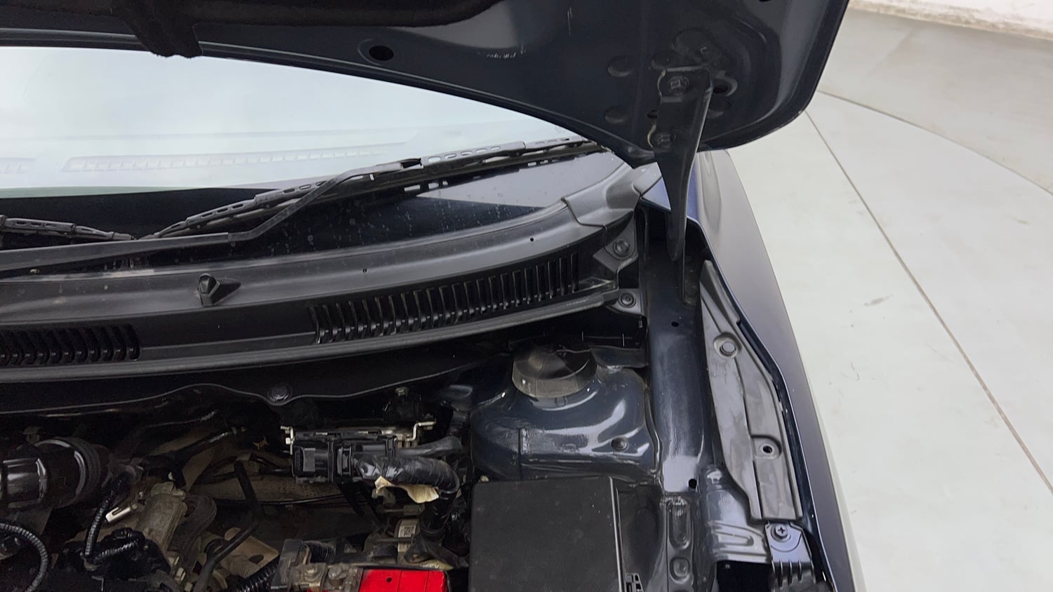 Used 2022 Maruti Suzuki Baleno Alpha MT Petrol Manual engine ENGINE LEFT SIDE HINGE & APRON VIEW