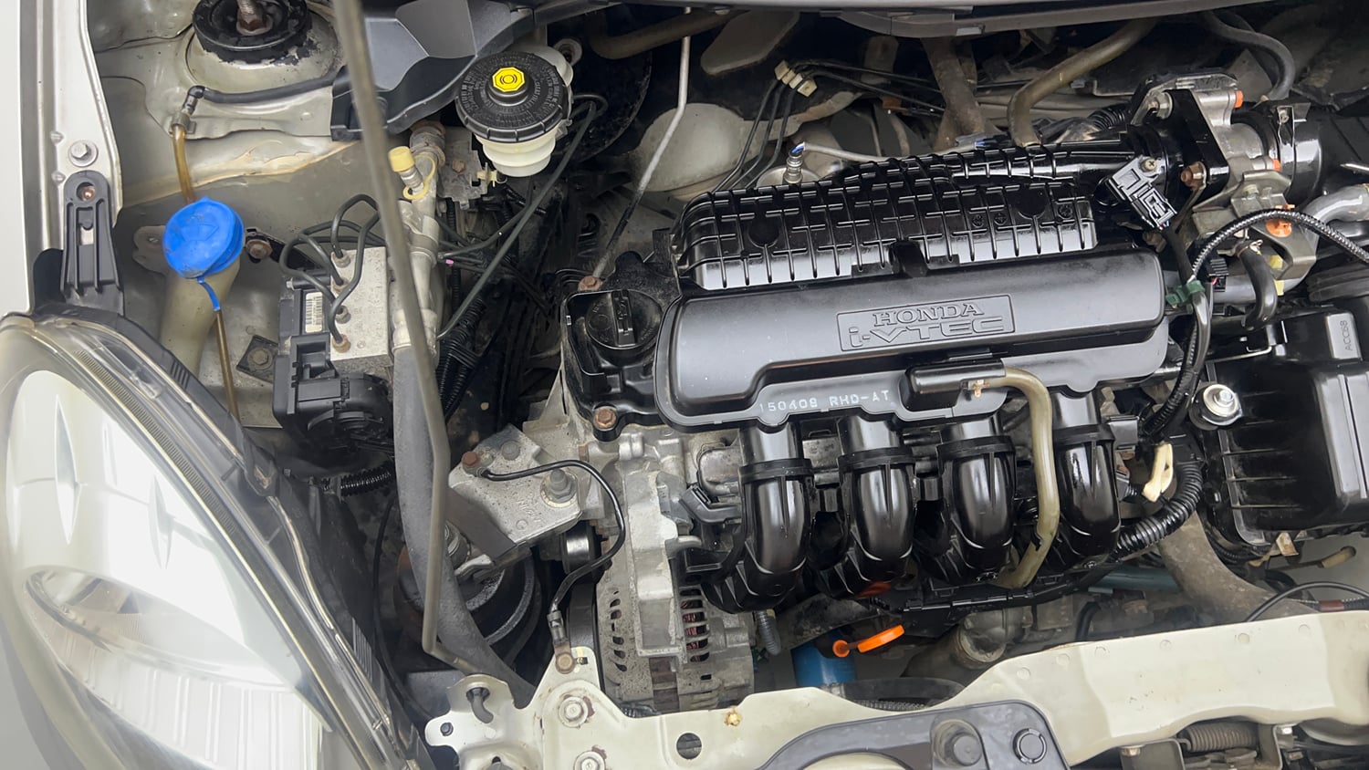 Used 2015 Honda Amaze 1.2 VX AT i-VTEC Petrol Automatic engine ENGINE RIGHT SIDE VIEW