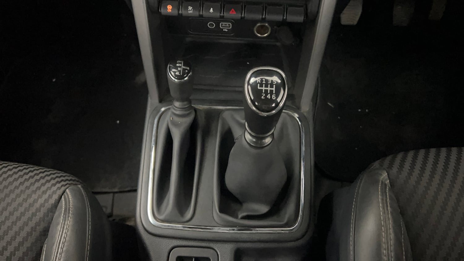 Used 2022 mahindra Thar LX Hard Top Petrol MT 4WD Petrol Manual interior GEAR  KNOB VIEW