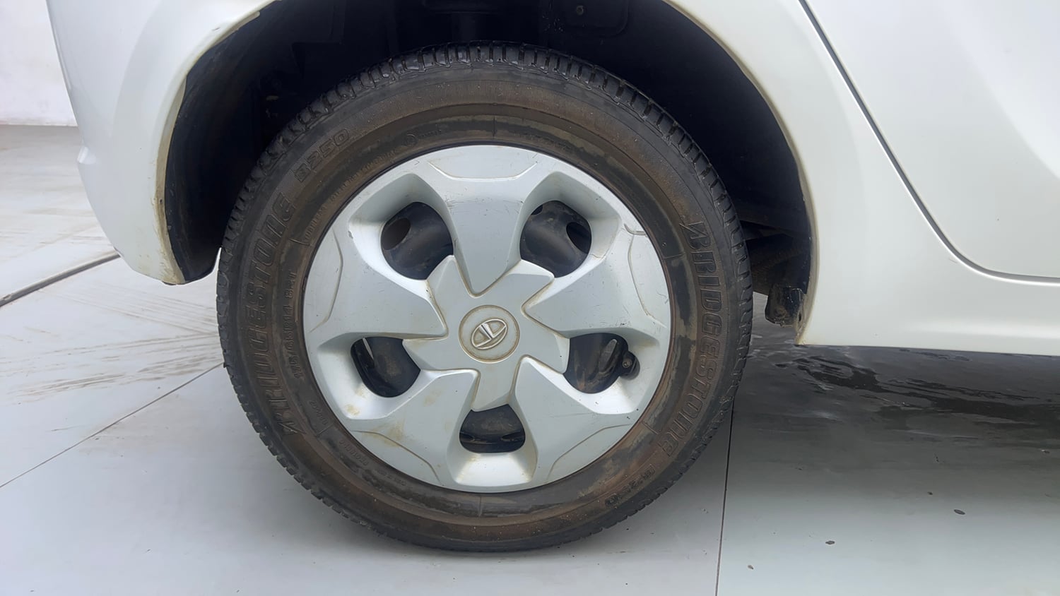 Used 2019 Tata Tiago Revotron XTA Petrol Automatic tyres RIGHT REAR TYRE RIM VIEW
