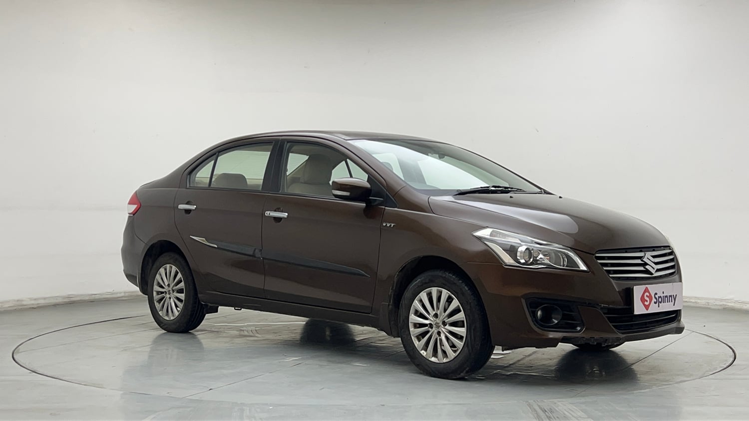 Used 2016 Maruti Suzuki Ciaz ZXi Petrol Manual exterior RIGHT FRONT CORNER VIEW