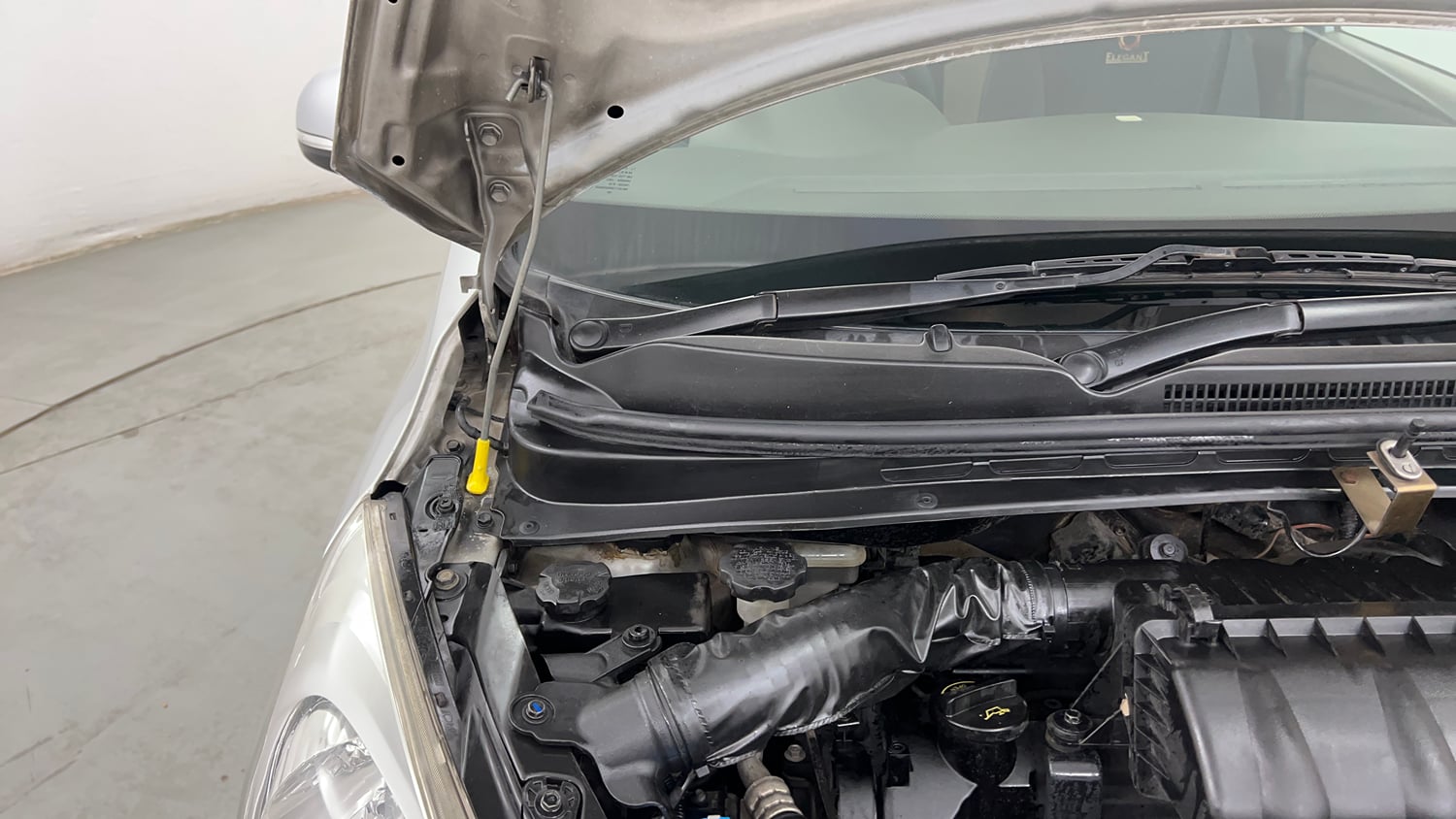 Used 2013 Hyundai i10 Sportz 1.2 AT Kappa2 Petrol Automatic engine ENGINE RIGHT SIDE HINGE & APRON VIEW