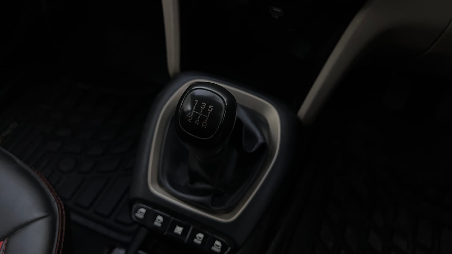 Used 2021 Hyundai Santro Sportz Petrol Manual interior GEAR  KNOB VIEW