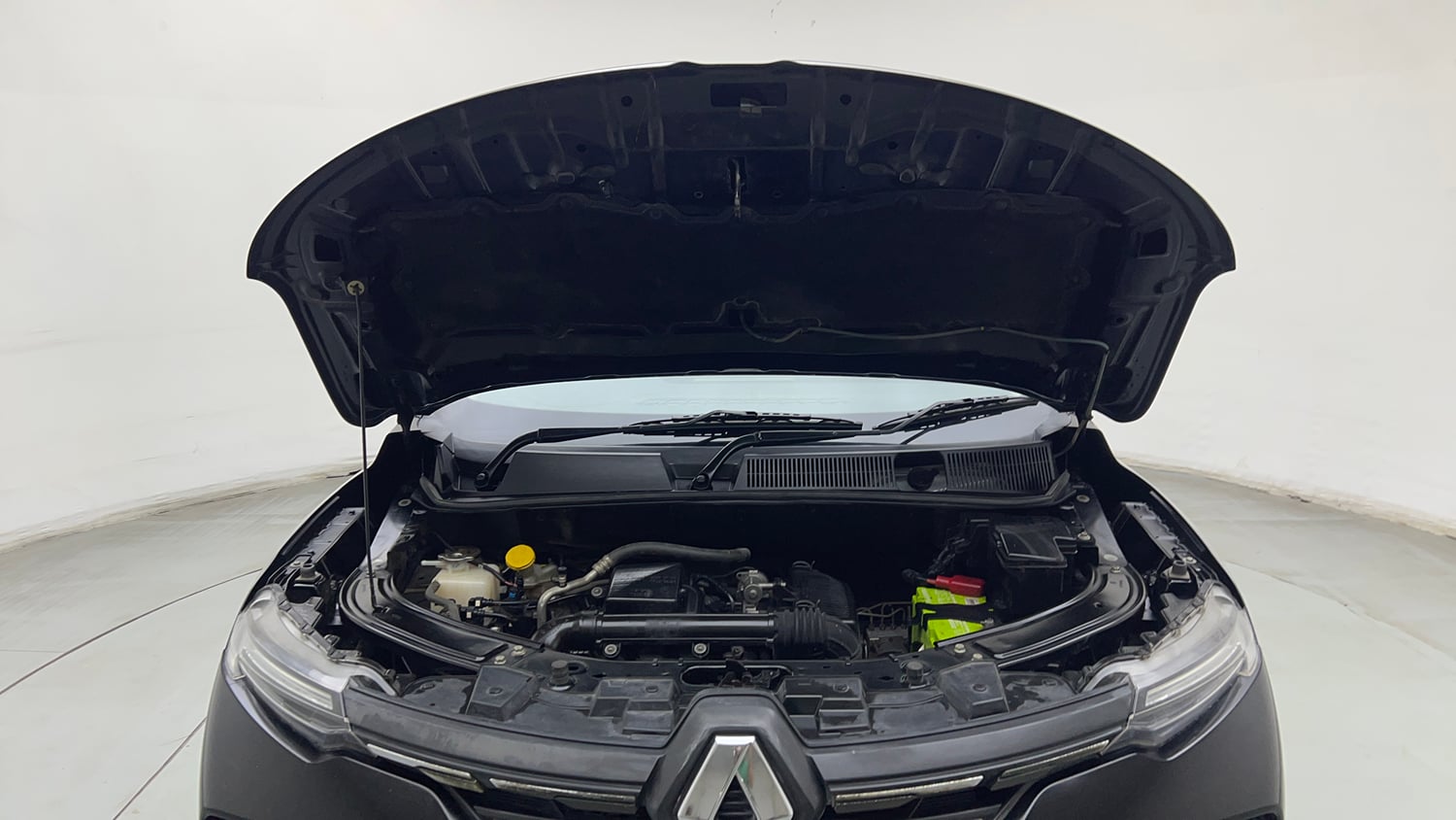 Used 2023 Renault Kiger RXZ MT Petrol Manual engine ENGINE & BONNET OPEN FRONT VIEW