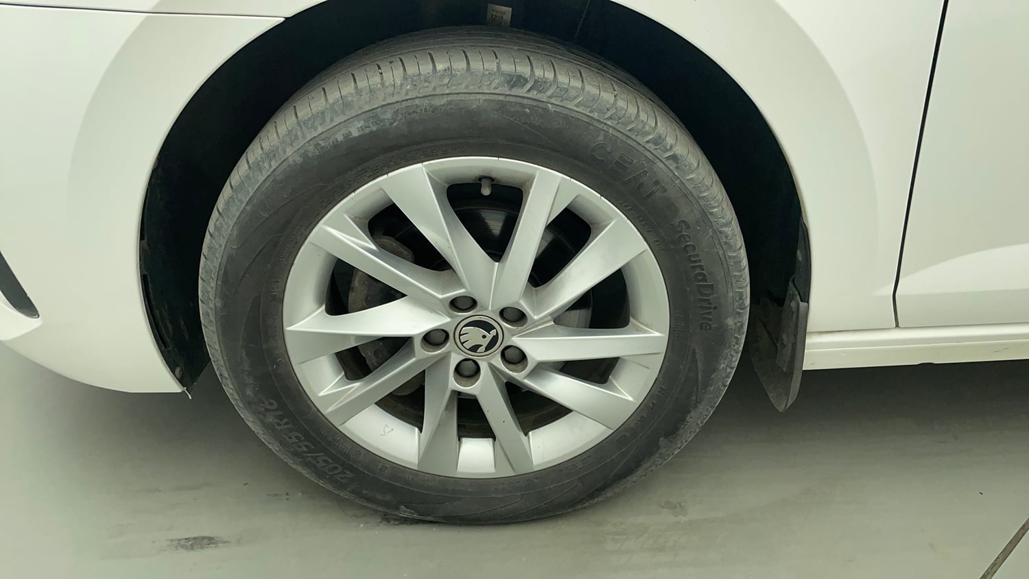 Used 2024 Skoda Slavia Ambition 1.0L TSI AT Petrol Automatic tyres LEFT FRONT TYRE RIM VIEW