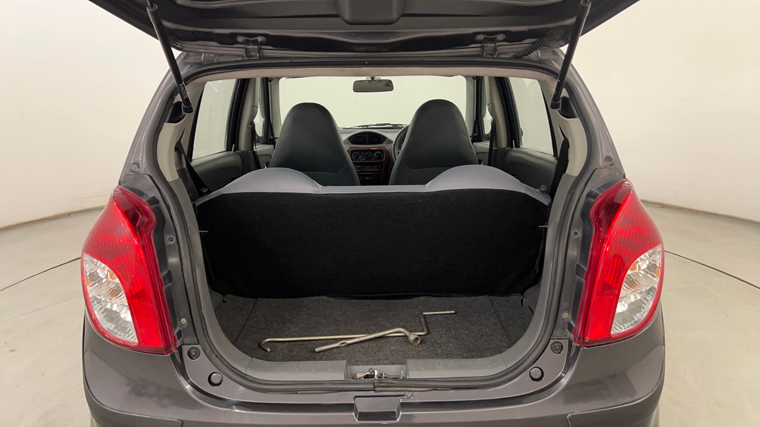 Used 2015 Maruti Suzuki Alto 800 Lxi Petrol Manual interior DICKY INSIDE VIEW