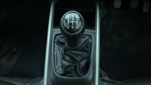 Used 2016 Maruti Suzuki Baleno Zeta 1.2 Petrol Manual interior GEAR  KNOB VIEW