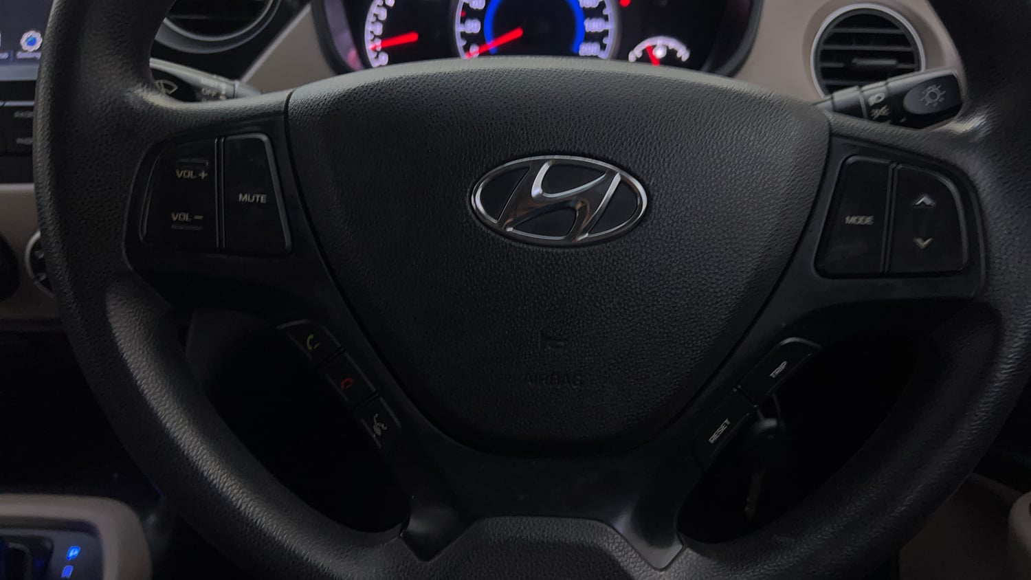 Used 2018 Hyundai Grand i10 Sportz AT 1.2 Kappa VTVT Petrol Automatic top_features Airbags