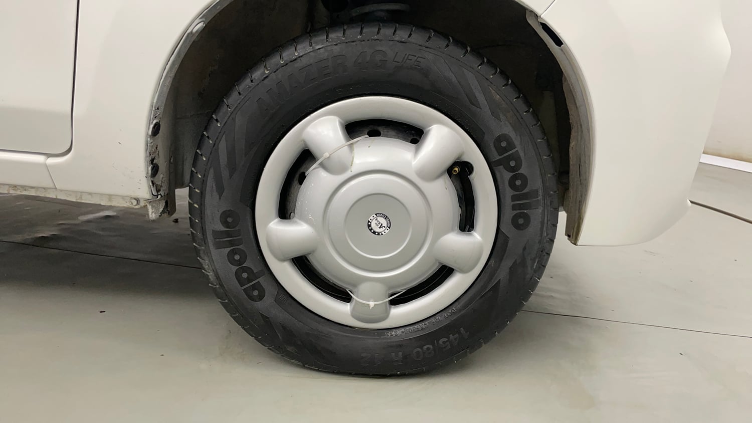 Used 2019 Maruti Suzuki Alto 800 LXi Petrol Manual tyres RIGHT FRONT TYRE RIM VIEW