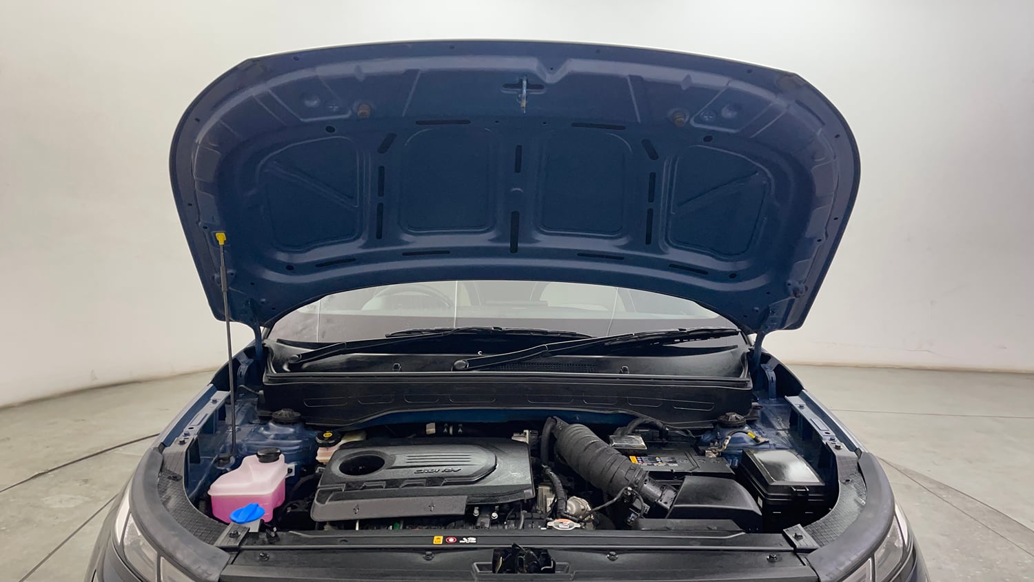 Used 2023 Hyundai Venue SX (O) 1.5 CRDi Diesel Manual engine ENGINE & BONNET OPEN FRONT VIEW