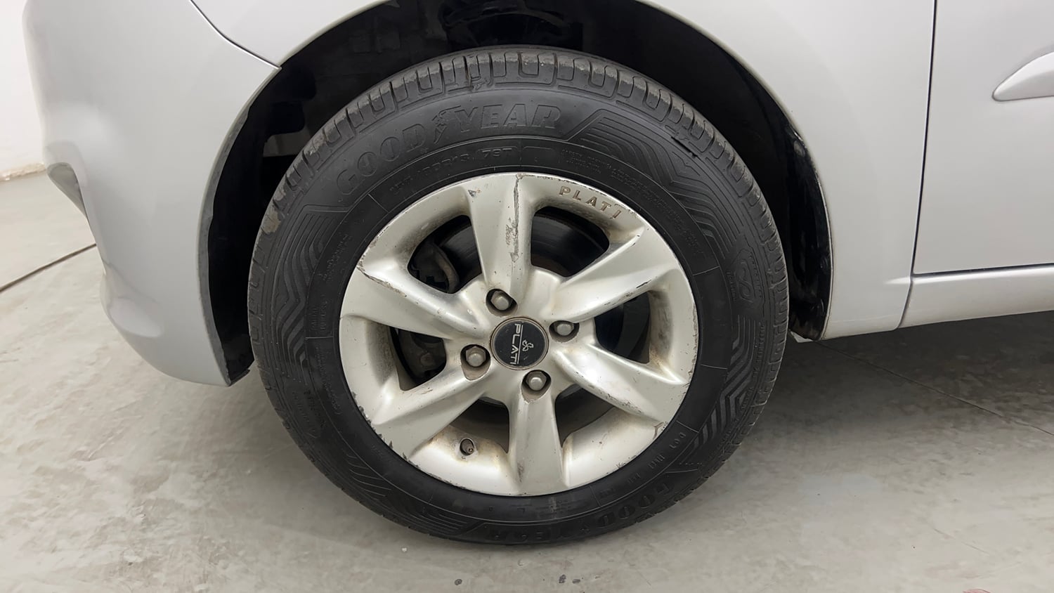 Used 2013 Hyundai i10 Sportz 1.2 AT Kappa2 Petrol Automatic tyres LEFT FRONT TYRE RIM VIEW