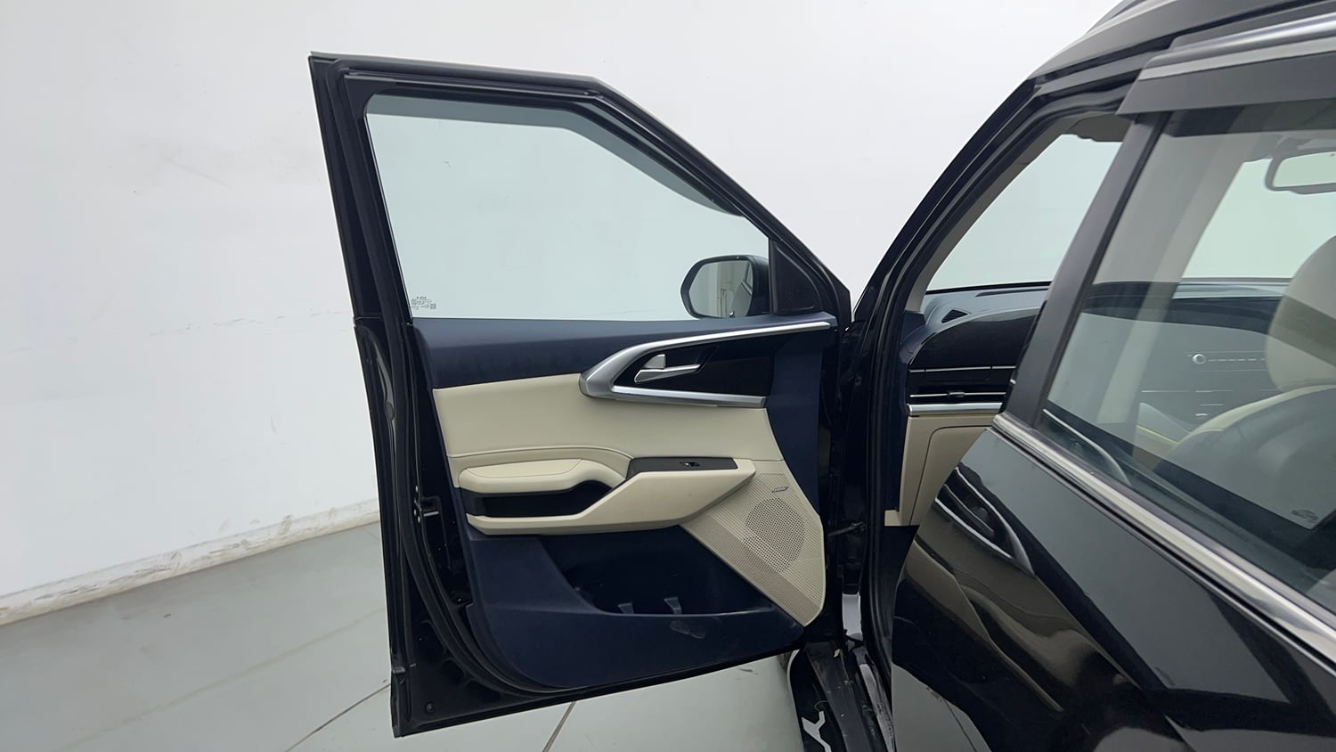 Used 2022 Kia Carens Luxury Plus 1.4 Petrol DCT 7 STR Petrol Automatic interior LEFT FRONT DOOR OPEN VIEW