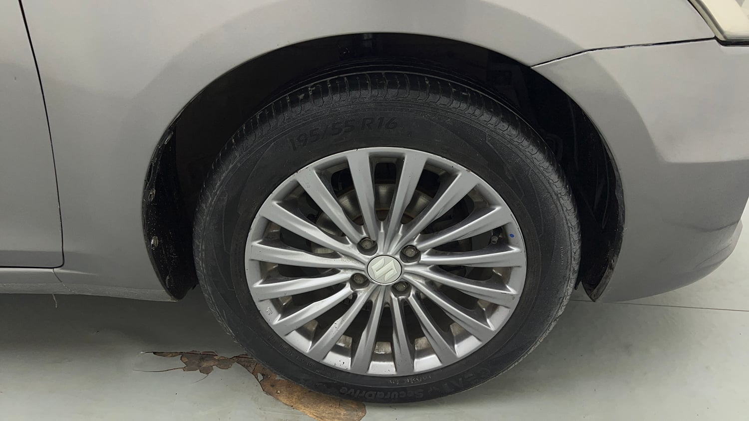 Used 2017 Maruti Suzuki Ciaz Alpha 1.4 MT Petrol Manual tyres RIGHT FRONT TYRE RIM VIEW