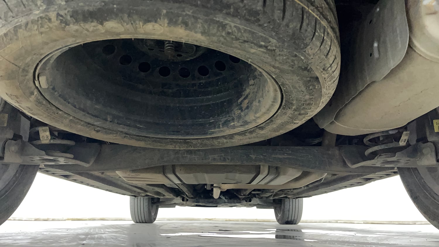 Used 2022 Hyundai Alcazar Platinum (O) 7 Seater 1.5 Diesel AT Diesel Automatic extra REAR UNDERBODY VIEW (TAKEN FROM REAR)