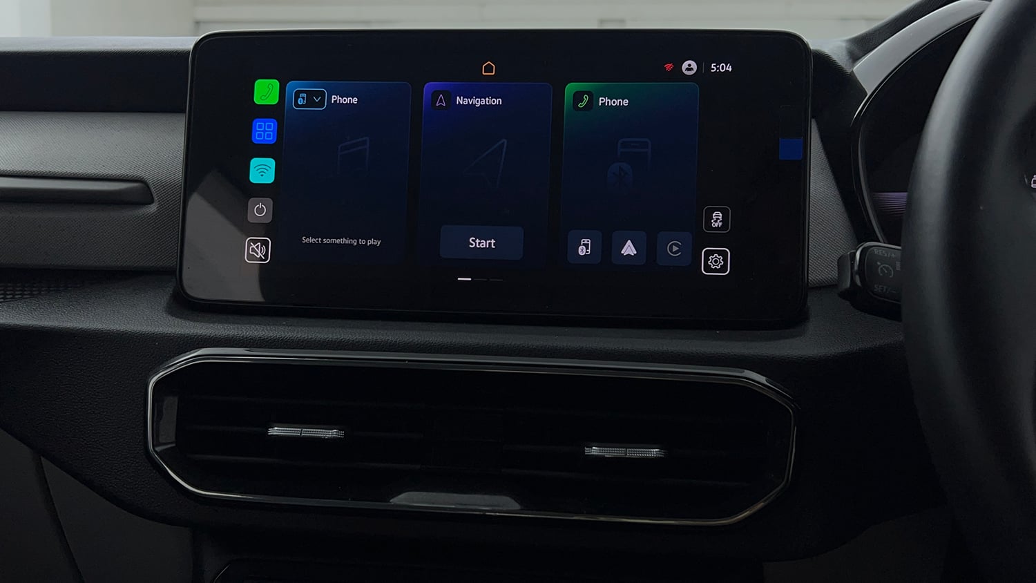 Used 2025 Skoda Kylaq Signature Plus AT Petrol Automatic top_features Integrated (in-dash) music system