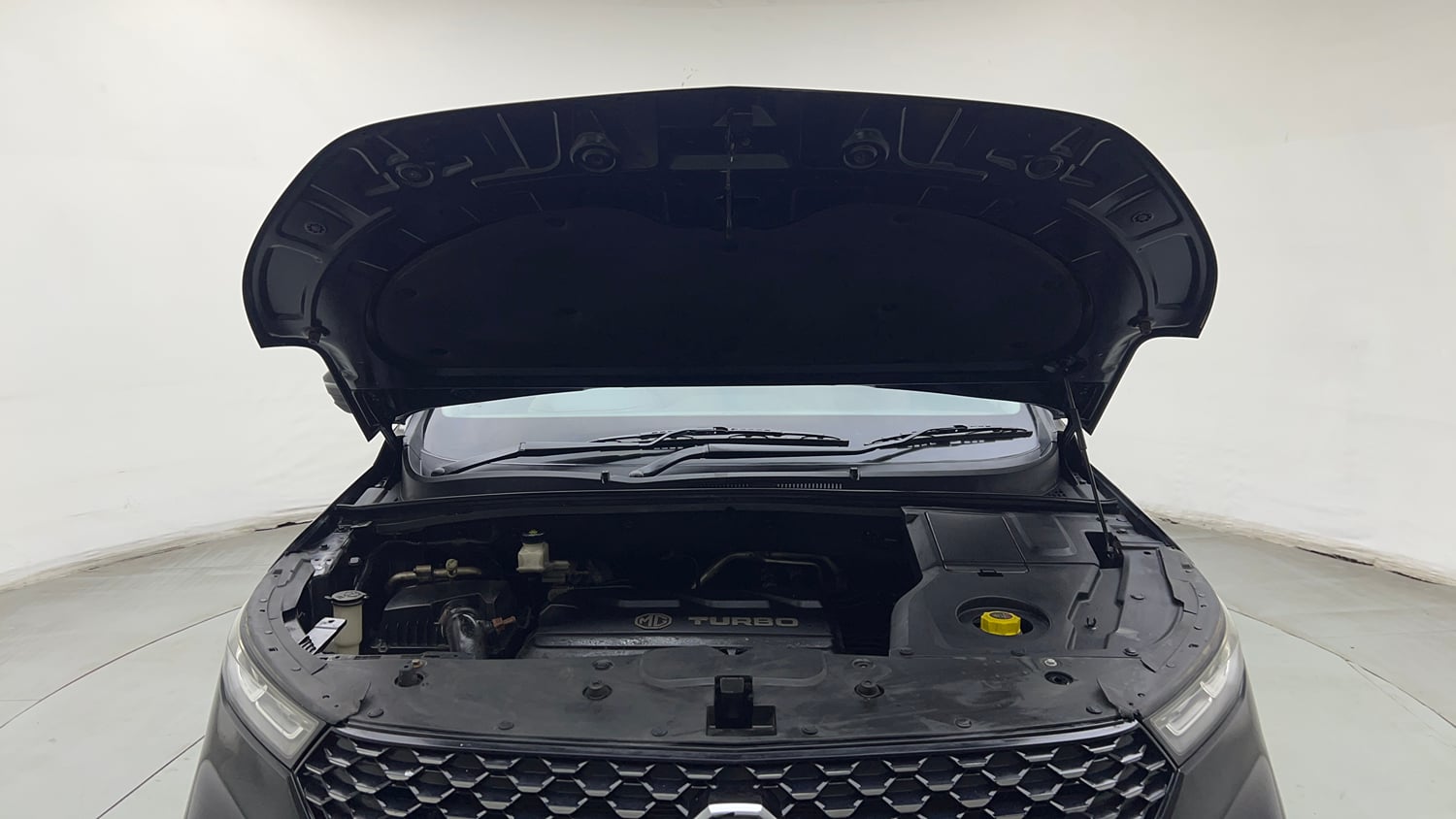 Used 2020 MG Motors Hector Plus Sharp 1.5 DCT Petrol Petrol Automatic engine ENGINE & BONNET OPEN FRONT VIEW