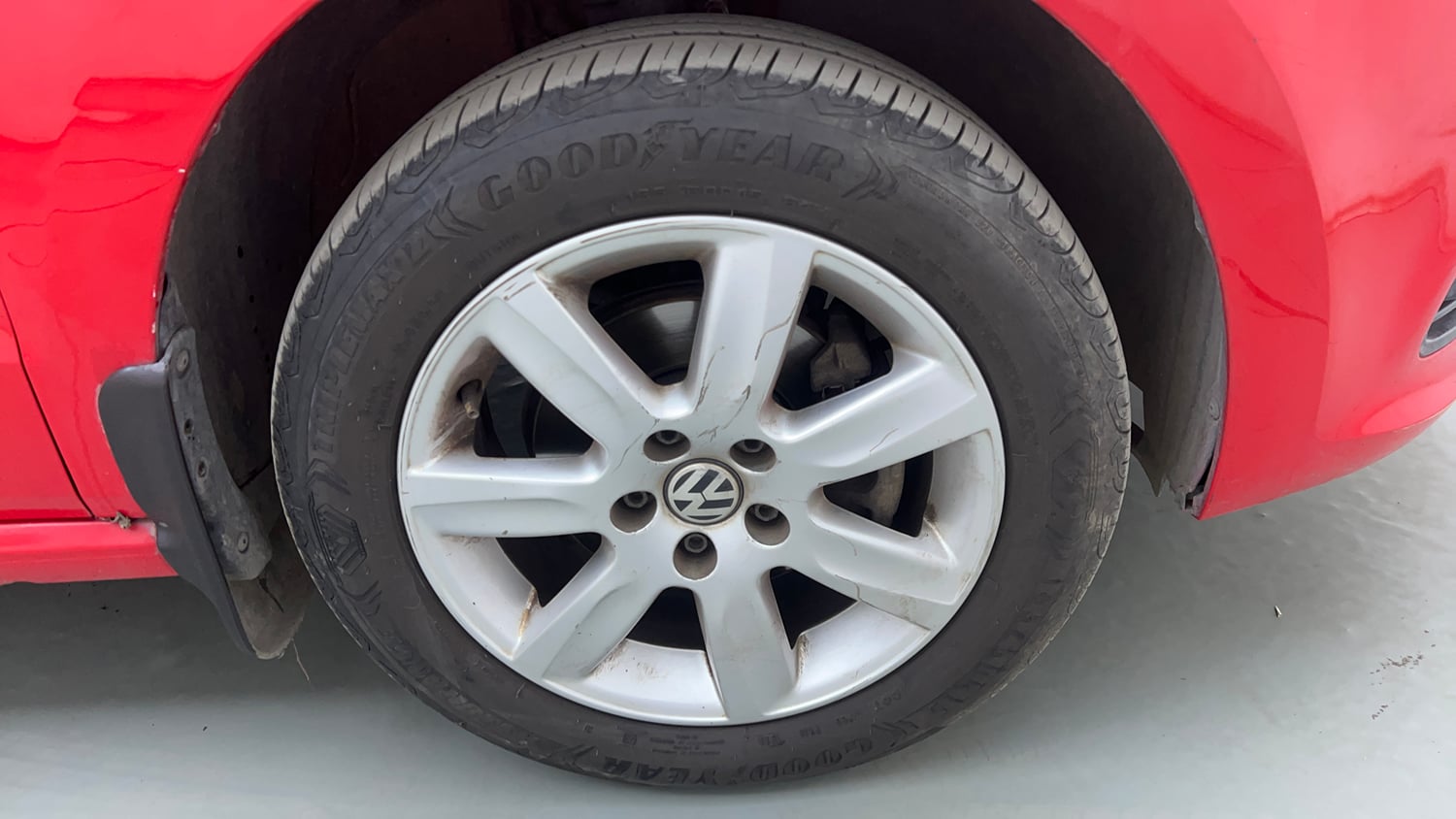 Used 2019 Volkswagen Polo Comfortline 1.0L (P) Petrol Manual tyres RIGHT FRONT TYRE RIM VIEW