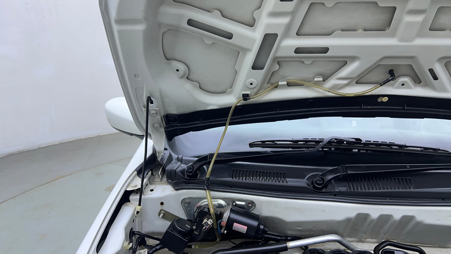 Used 2023 Maruti Suzuki Alto 800 VXi Petrol Manual engine ENGINE RIGHT SIDE HINGE & APRON VIEW