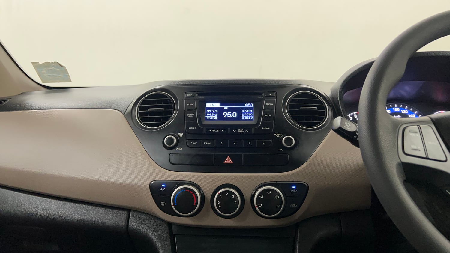 Used 2016 Hyundai Xcent SX 1.2 Petrol Manual interior MUSIC SYSTEM & AC CONTROL VIEW