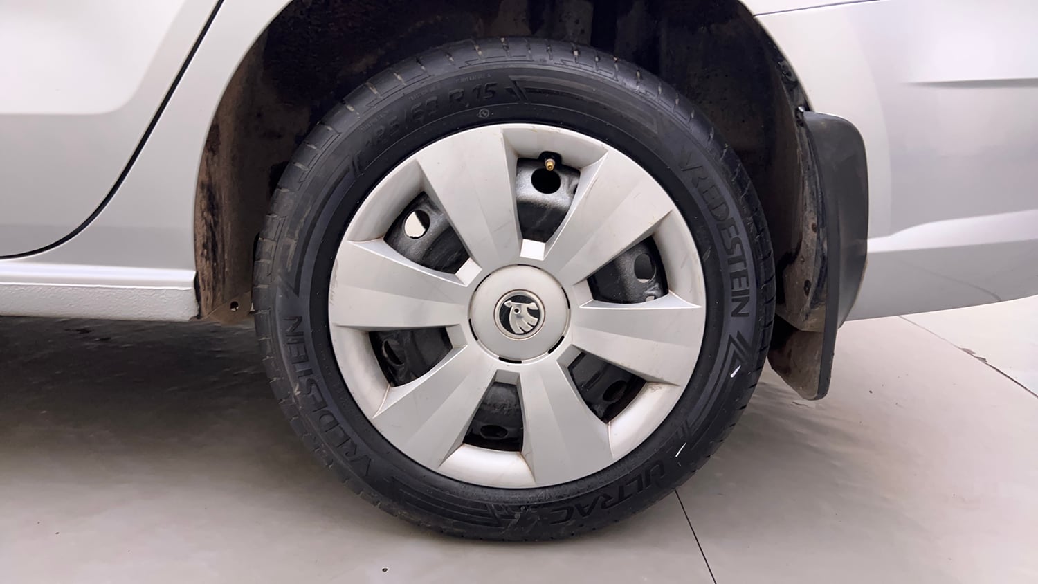 Used 2020 Skoda Rapid Active 1.0 TSI MT Petrol Manual tyres LEFT REAR TYRE RIM VIEW