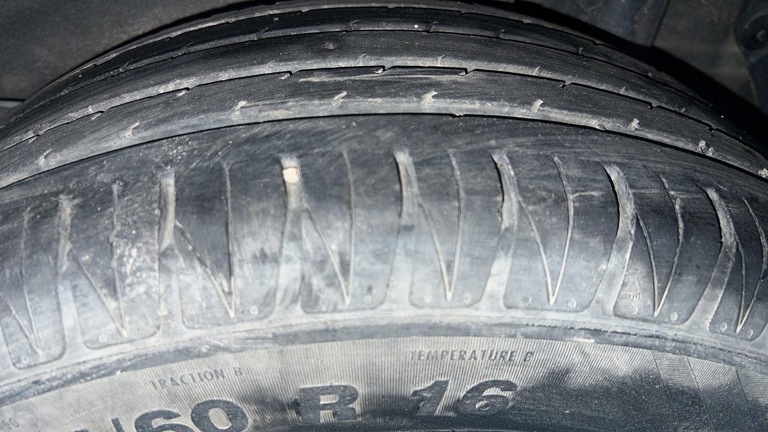 Used 2022 Kia Sonet HTX 1.5 AT Diesel Automatic tyres LEFT REAR TYRE TREAD VIEW