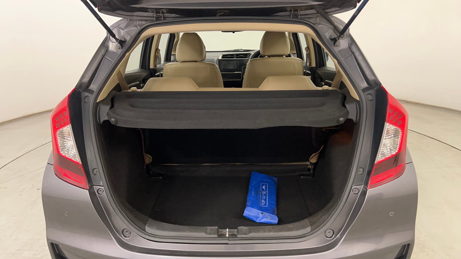 Used 2020 Honda Jazz VX CVT Petrol Automatic interior DICKY INSIDE VIEW