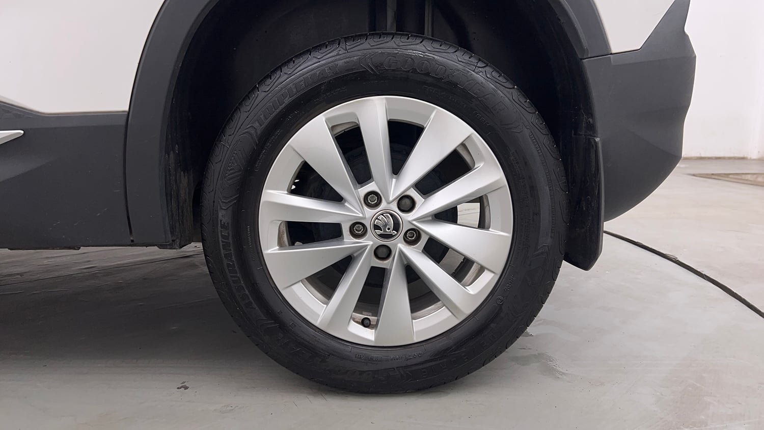 Used 2025 Skoda Kylaq Signature Plus AT Petrol Automatic tyres LEFT REAR TYRE RIM VIEW