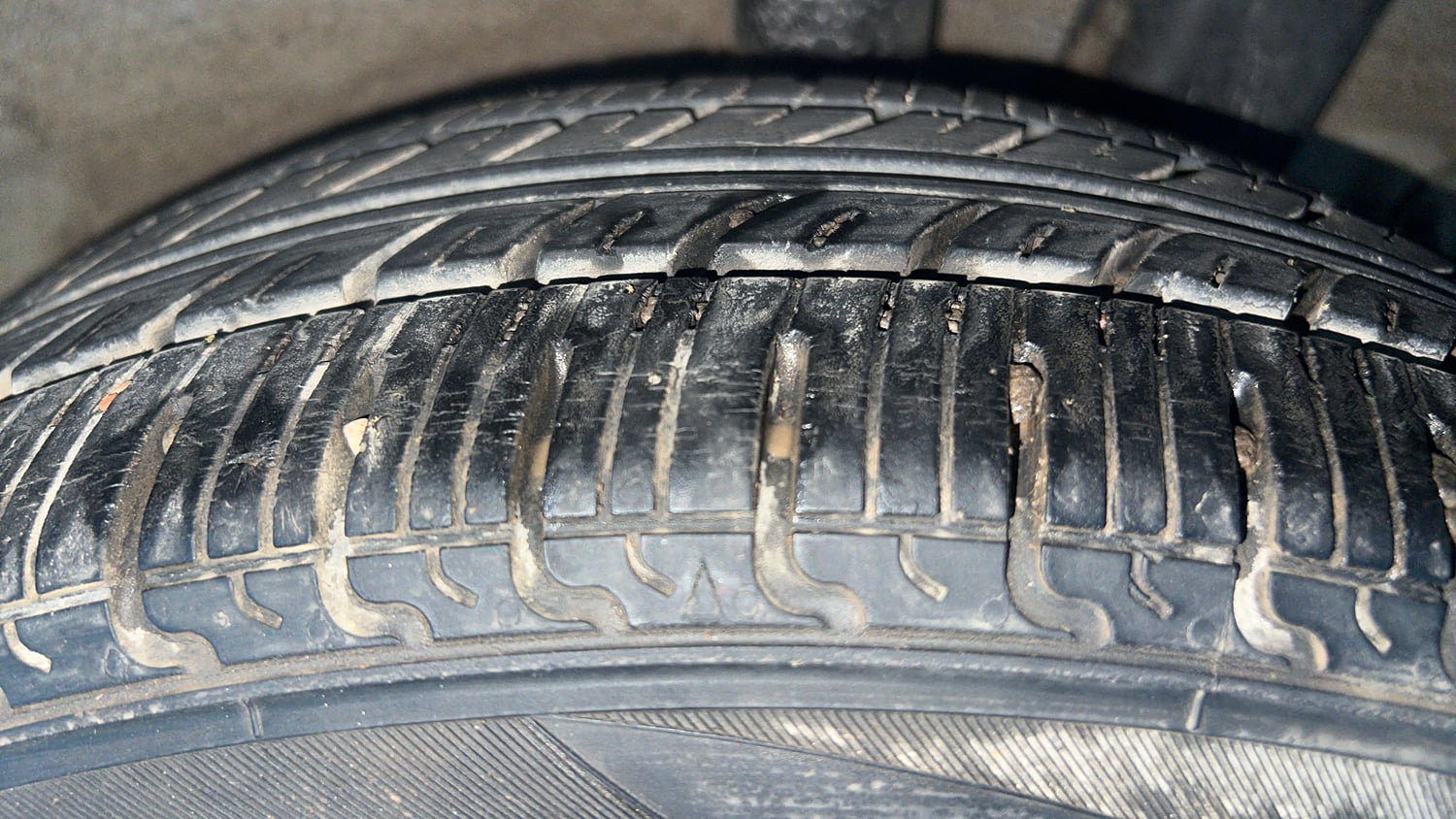 Used 2015 Hyundai Grand i10 Magna 1.2 Kappa VTVT Petrol Manual tyres LEFT REAR TYRE TREAD VIEW
